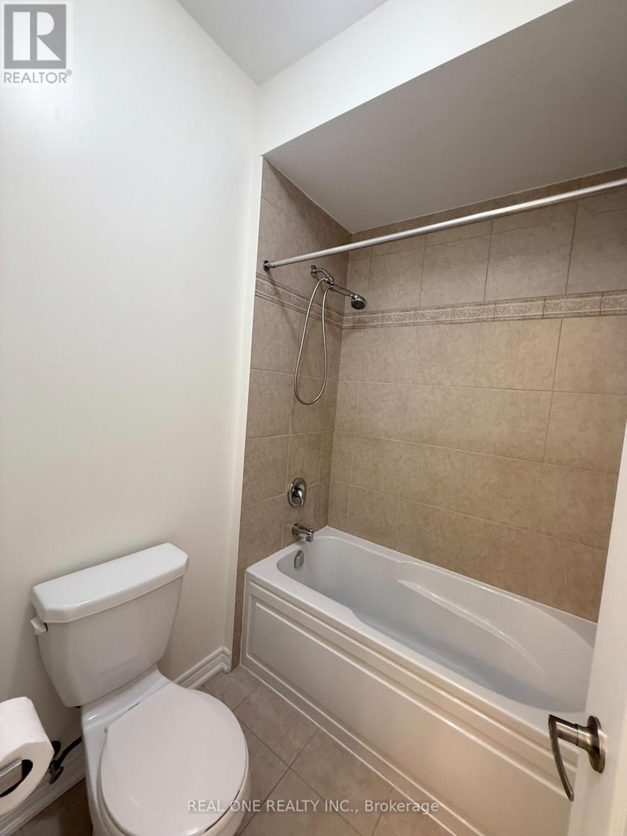 39 Mowder Drive, Aurora, ON - Indoor Photo Showing Bathroom