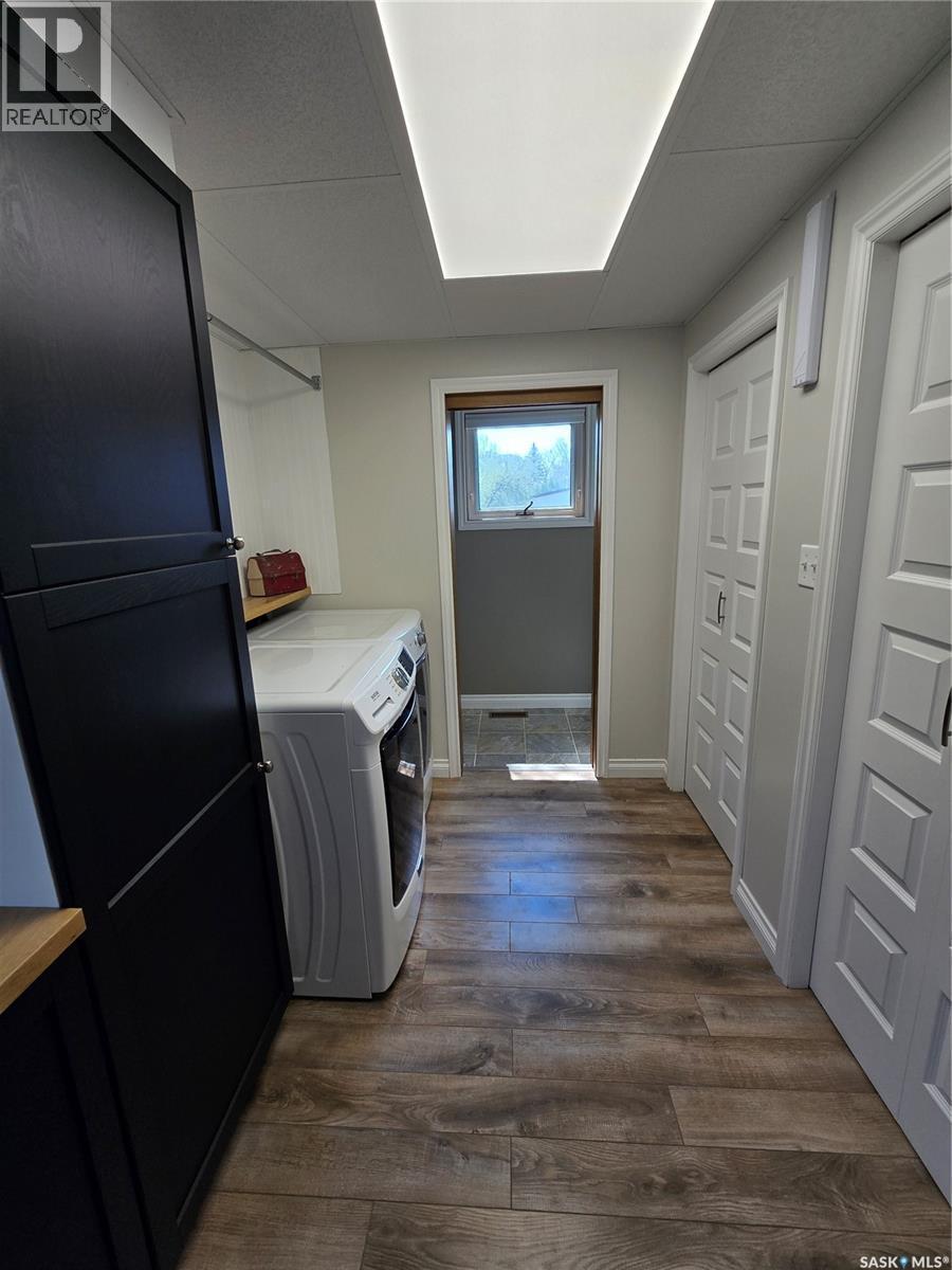 528 Dieppe Drive, Weyburn, SK - Indoor Photo Showing Laundry Room