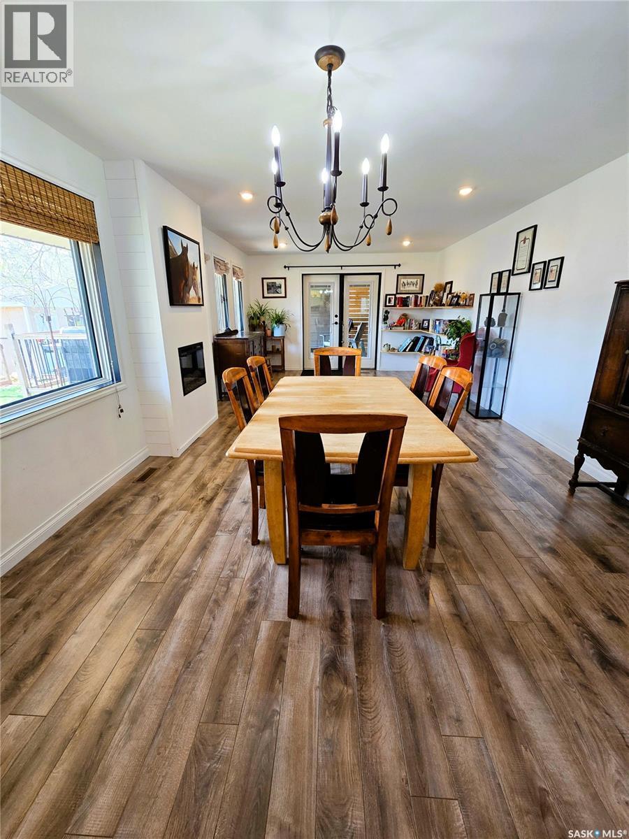 528 Dieppe Drive, Weyburn, SK - Indoor Photo Showing Dining Room