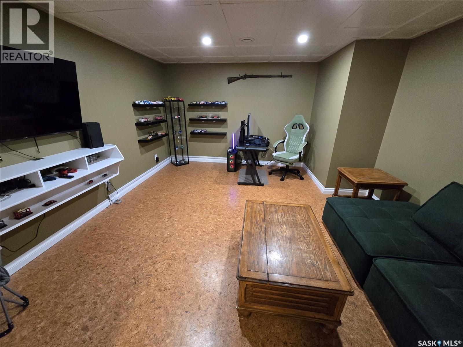 528 Dieppe Drive, Weyburn, SK - Indoor Photo Showing Other Room