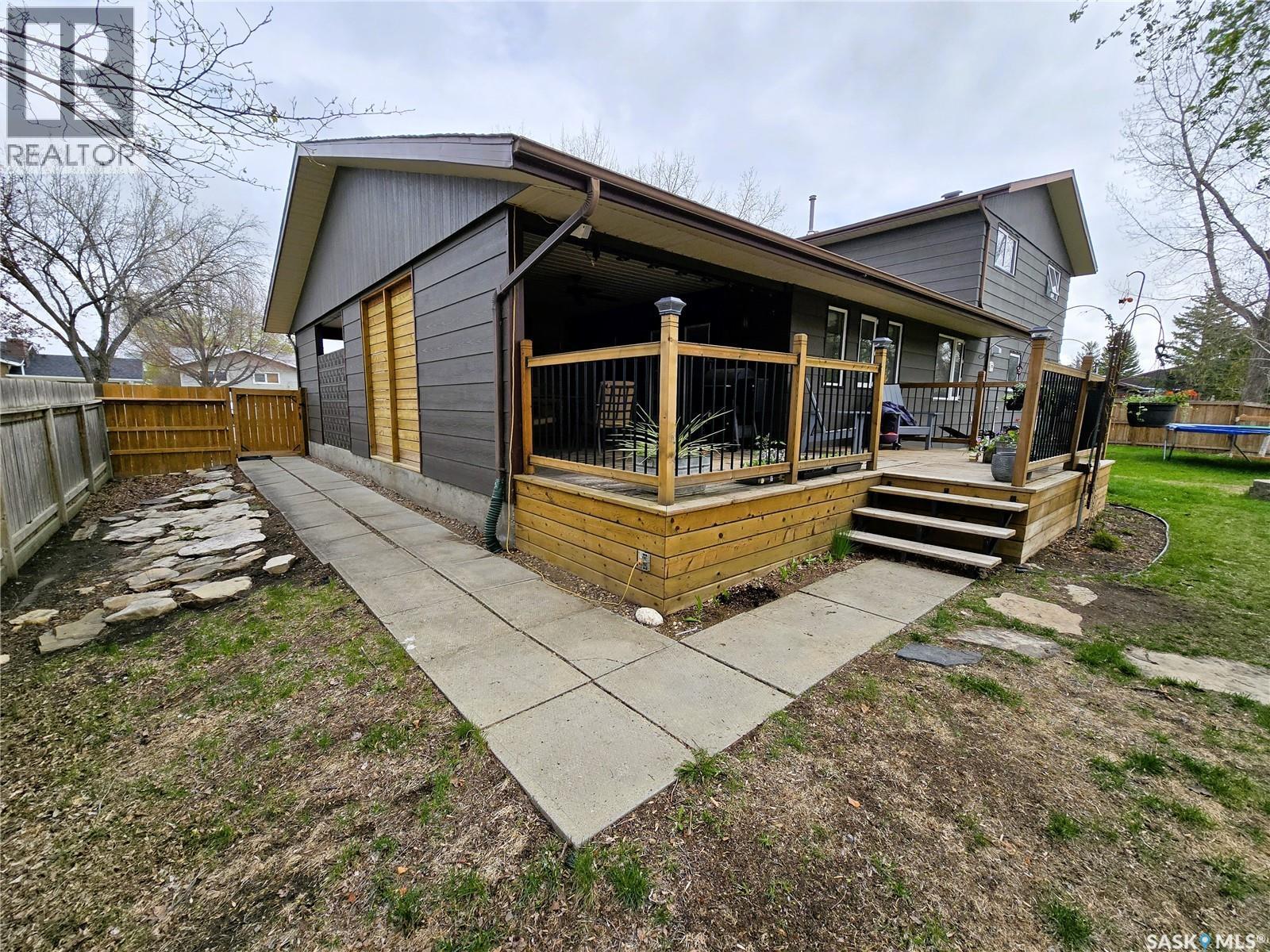 528 Dieppe Drive, Weyburn, SK - Outdoor With Deck Patio Veranda