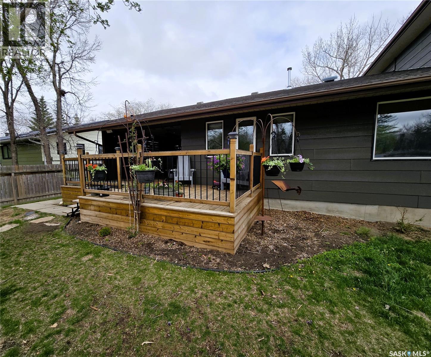 528 Dieppe Drive, Weyburn, SK - Outdoor With Deck Patio Veranda