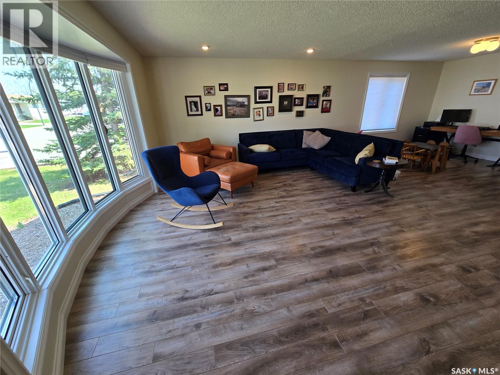 528 Dieppe Drive, Weyburn, SK - Indoor