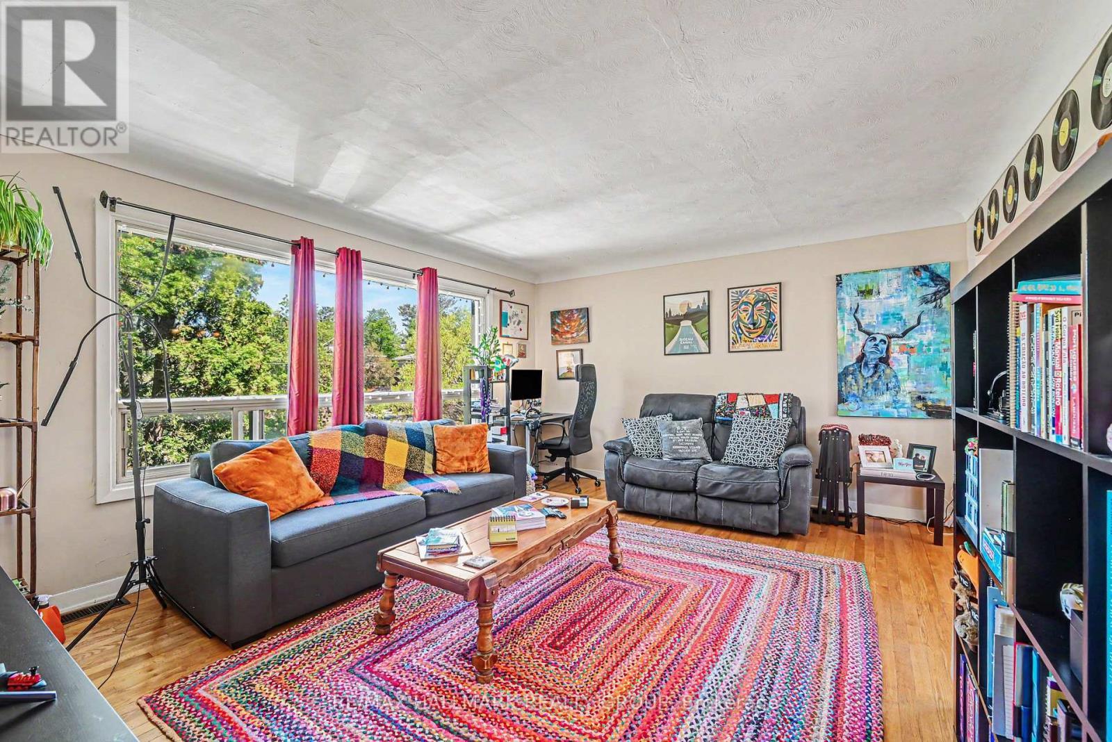 296 Britannia Road, Ottawa, ON - Indoor Photo Showing Living Room