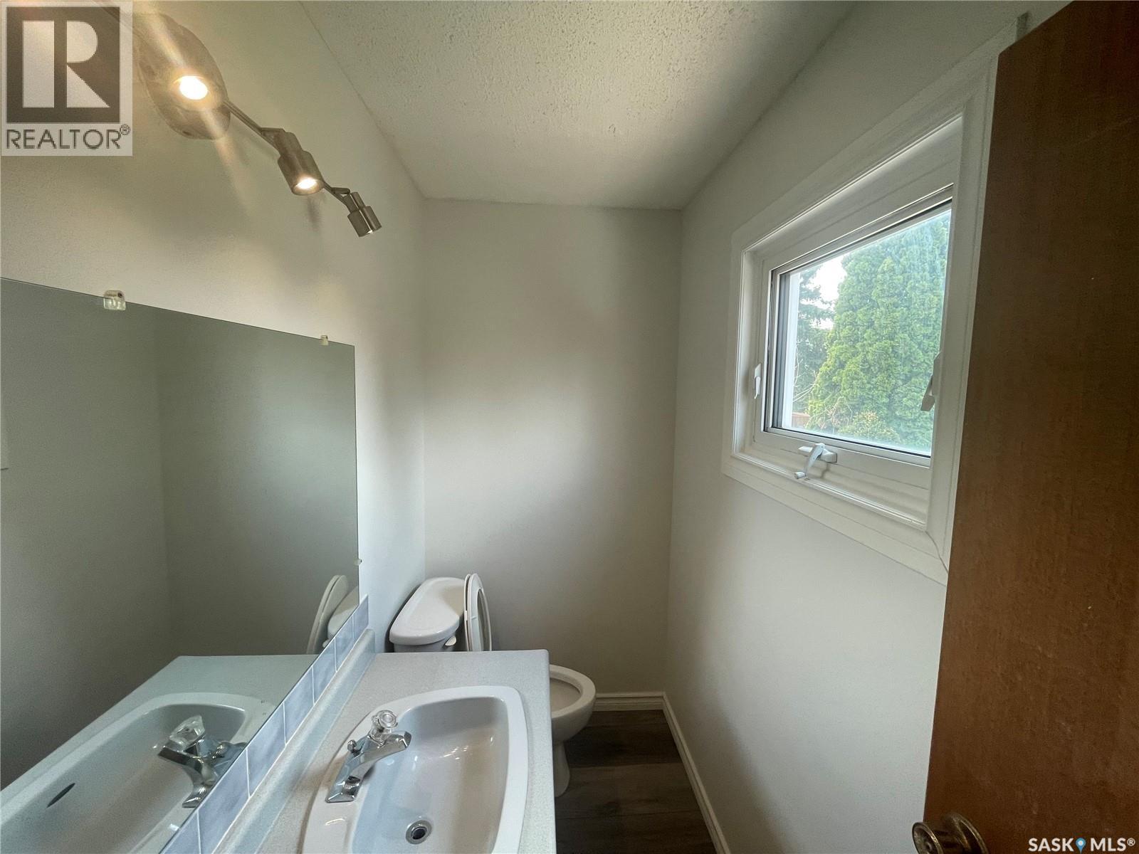 1510 Mckercher Drive, Saskatoon, SK - Indoor Photo Showing Bathroom