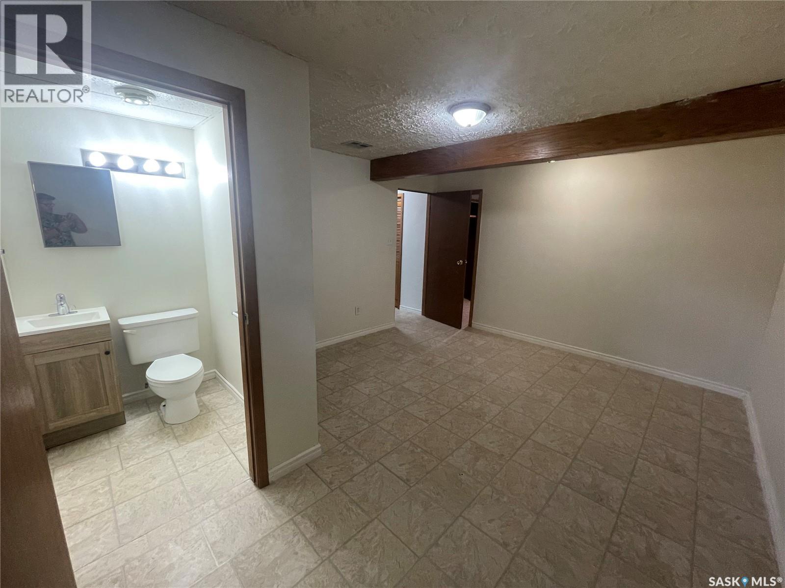 1510 Mckercher Drive, Saskatoon, SK - Indoor