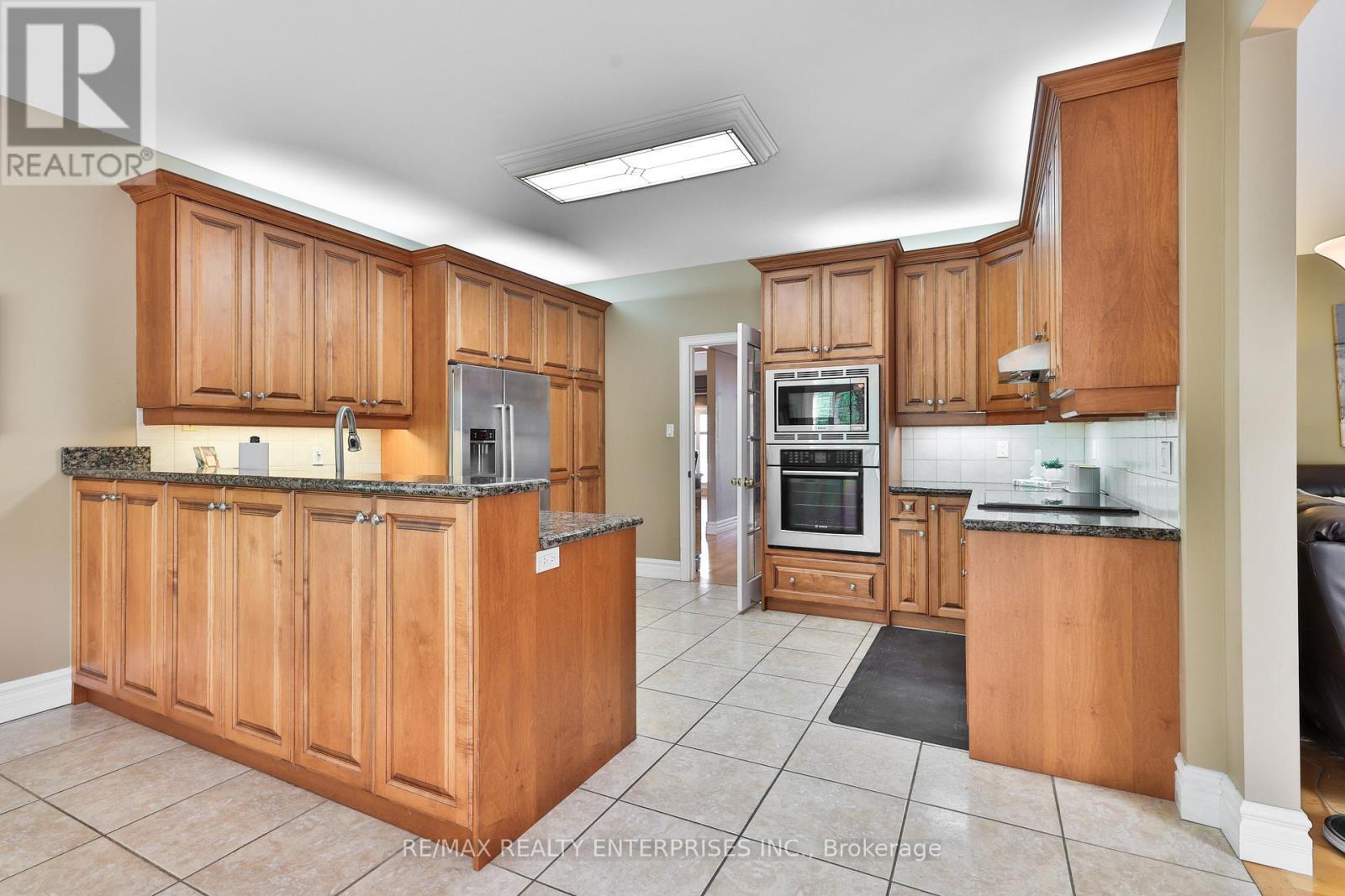 1832 Chesbro Court, Mississauga, ON - Indoor Photo Showing Kitchen