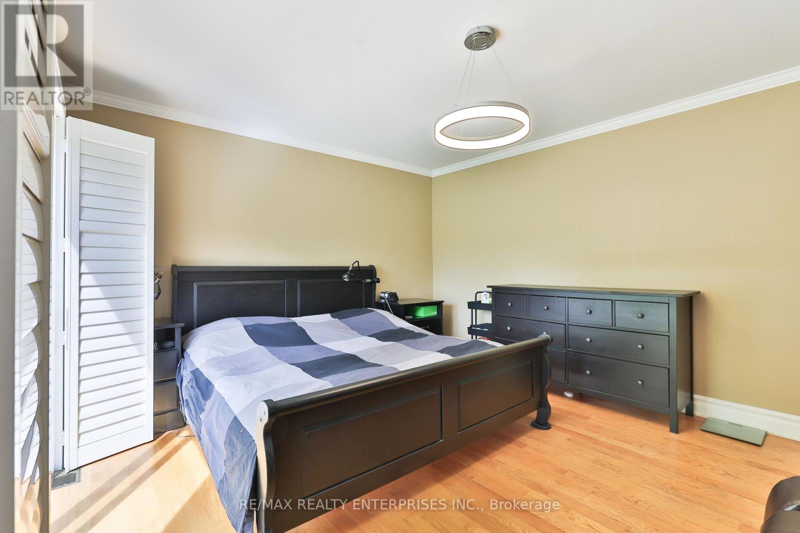 1832 Chesbro Court, Mississauga, ON - Indoor Photo Showing Bedroom