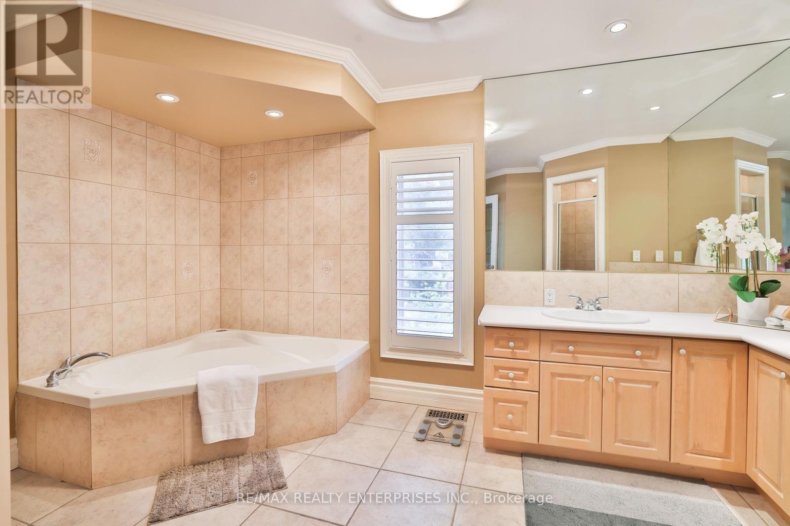 1832 Chesbro Court, Mississauga, ON - Indoor Photo Showing Bathroom
