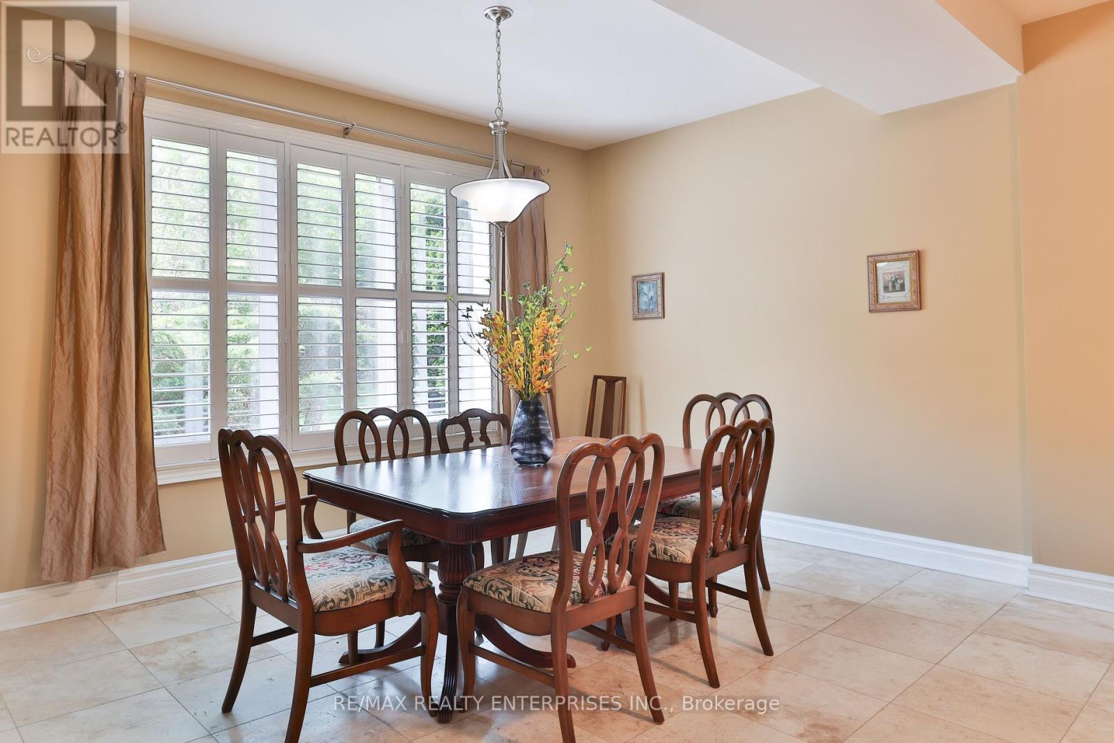 1832 Chesbro Court, Mississauga, ON - Indoor Photo Showing Dining Room