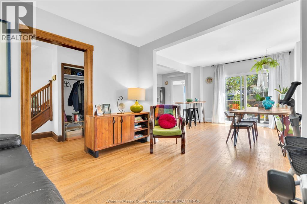 712 Gladstone, Windsor, ON - Indoor Photo Showing Living Room