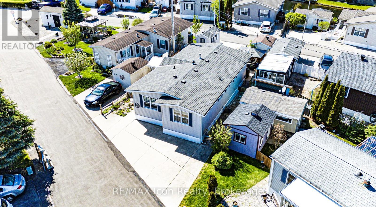 11 Hemlock Crescent, Puslinch, ON - Outdoor