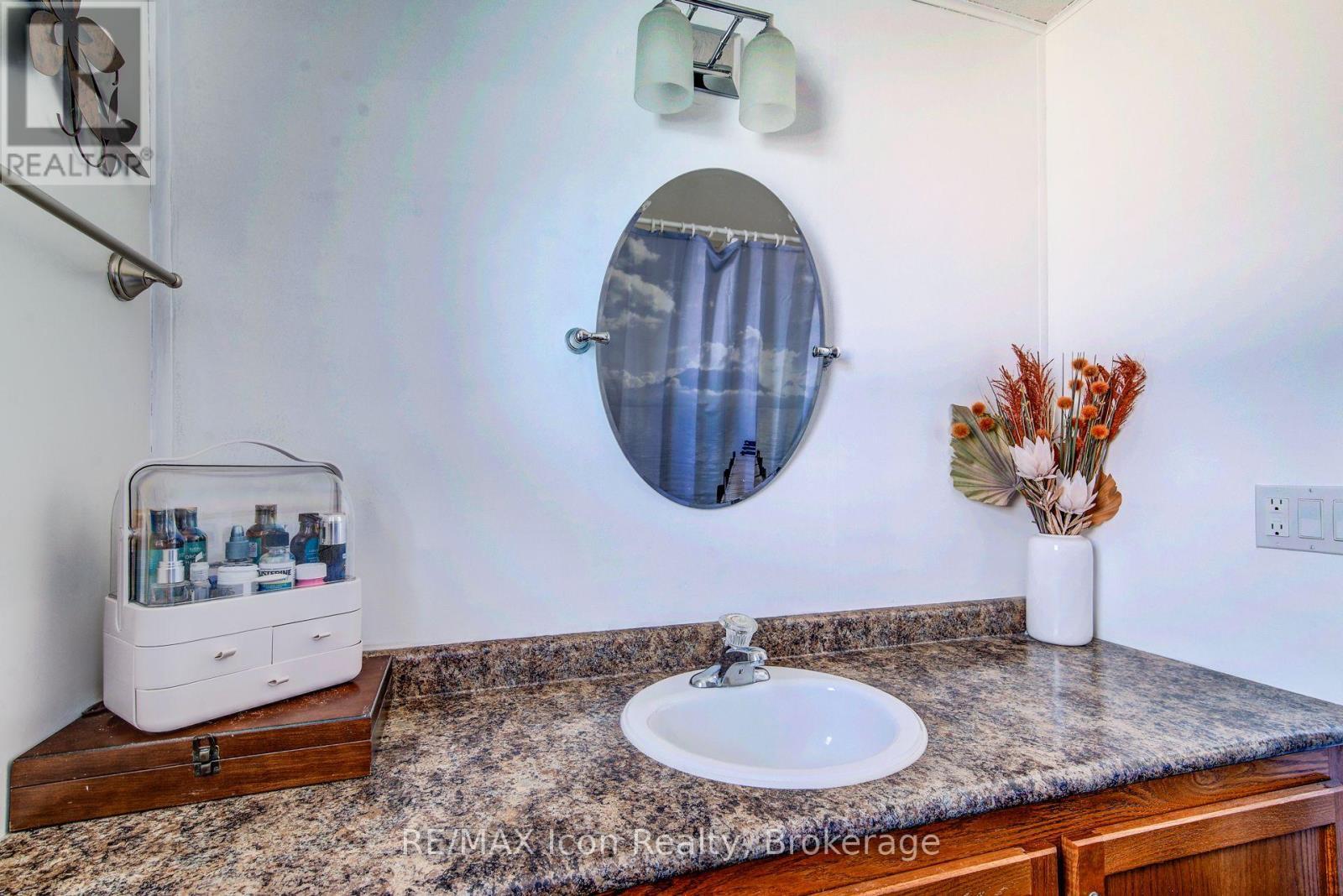 11 Hemlock Crescent, Puslinch, ON - Indoor Photo Showing Bathroom