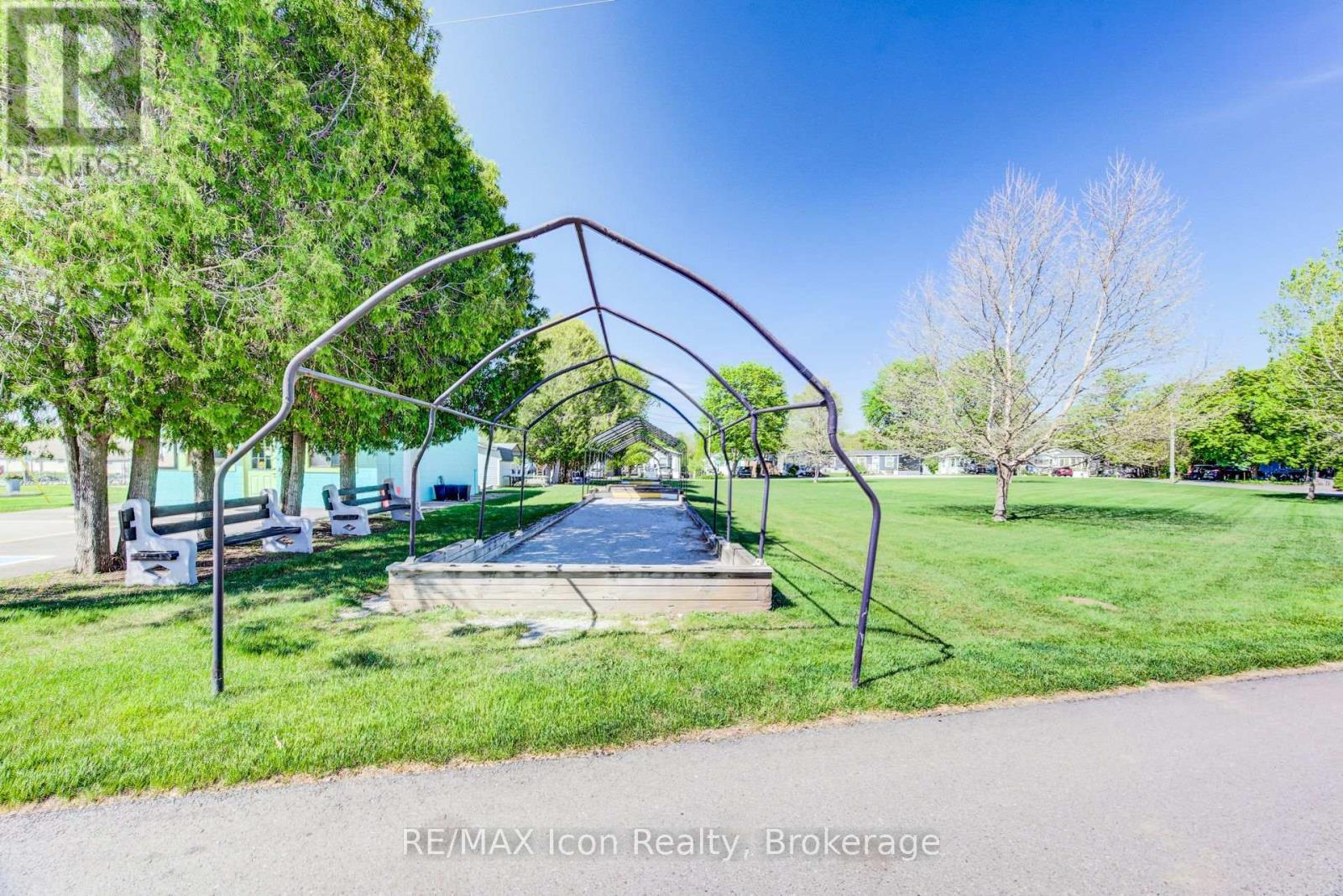 11 Hemlock Crescent, Puslinch, ON - Outdoor