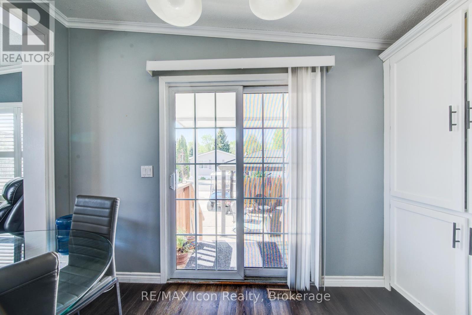 11 Hemlock Crescent, Puslinch, ON - Indoor Photo Showing Other Room