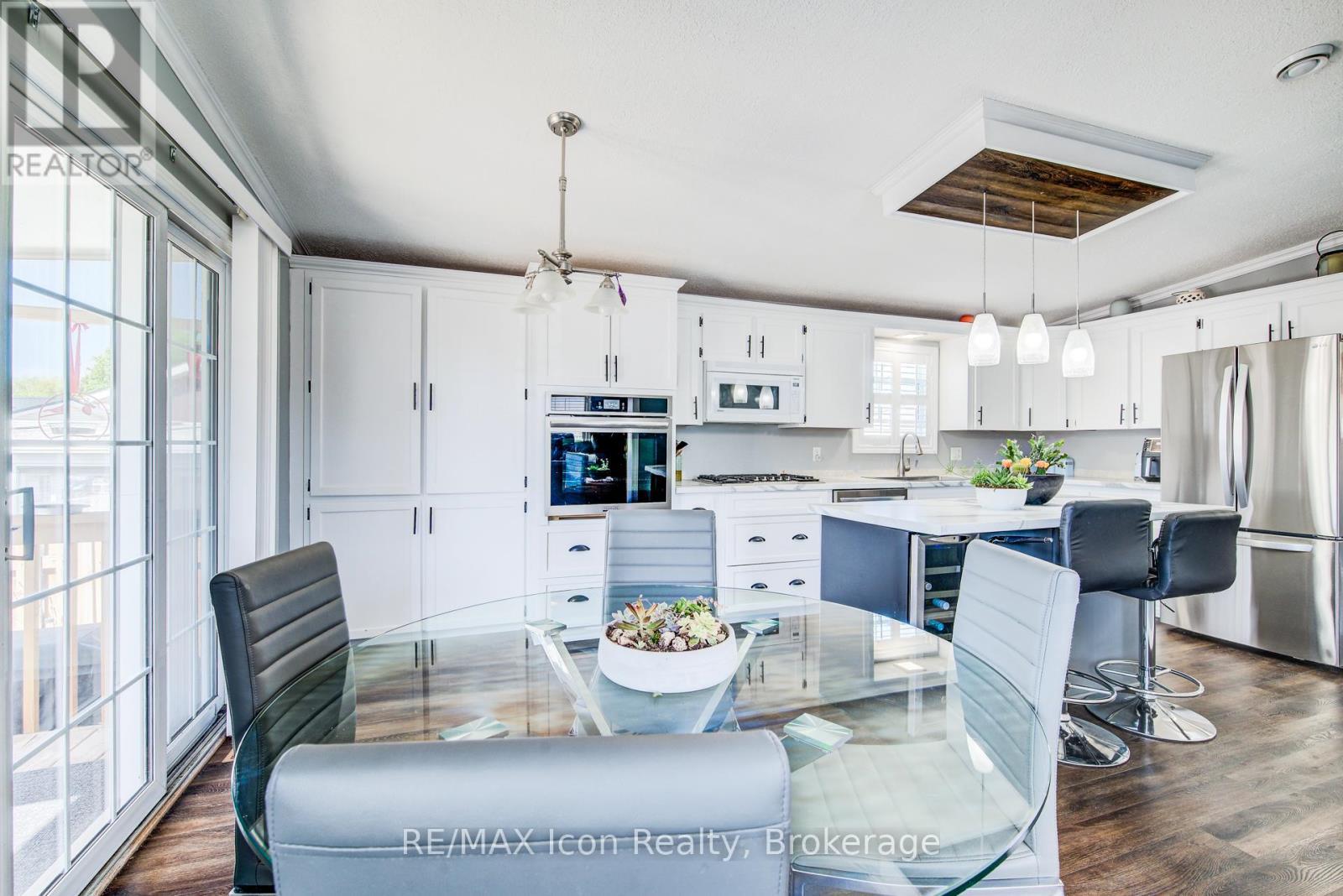11 Hemlock Crescent, Puslinch, ON - Indoor