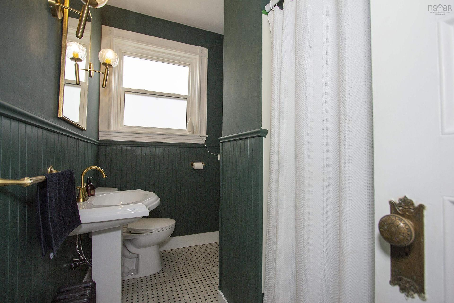 159 Victoria Street E, Amherst, NS