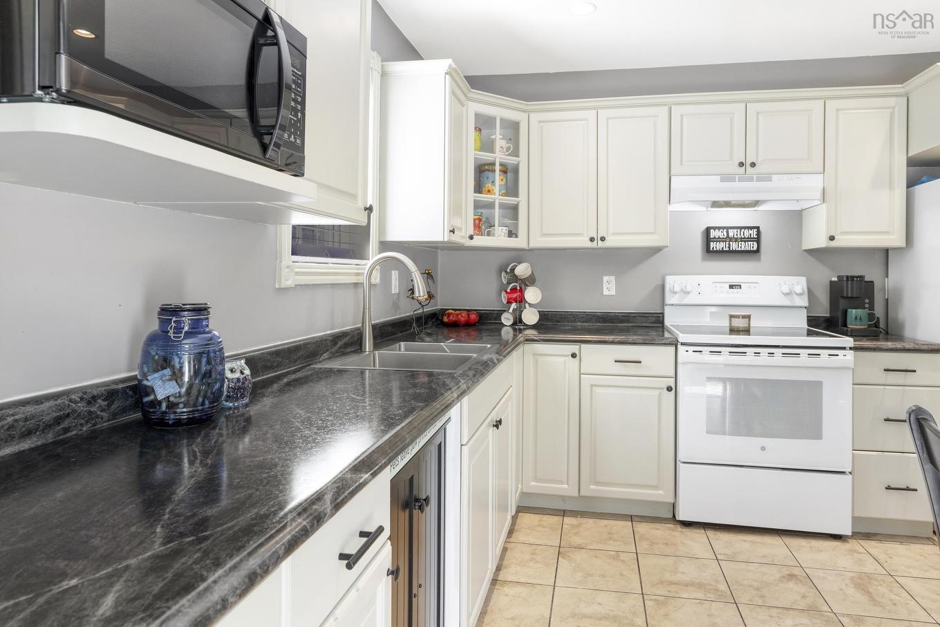 277 Victoria Road, Lunenburg, NS