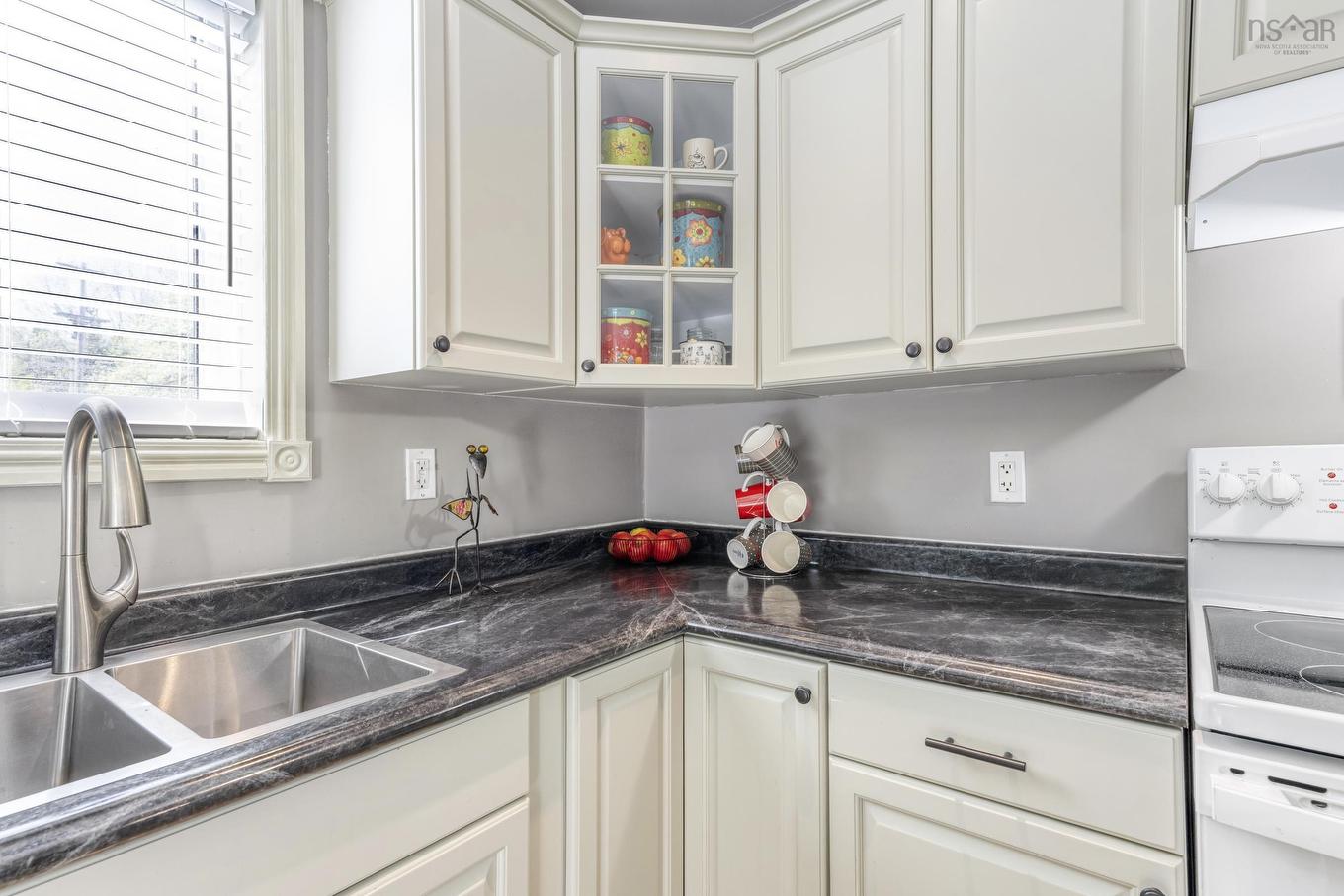 277 Victoria Road, Lunenburg, NS