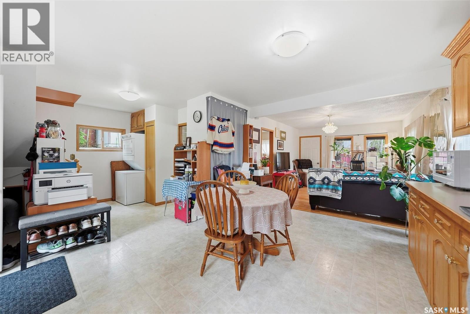 107-109 Shawondasse Drive, Manitou Beach, SK - Indoor Photo Showing Dining Room