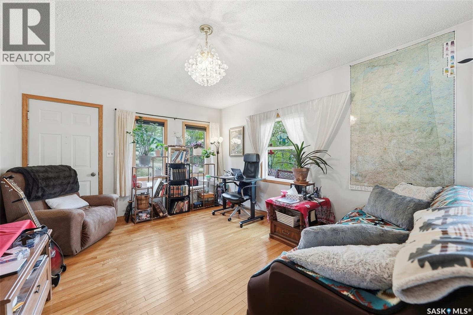 107-109 Shawondasse Drive, Manitou Beach, SK - Indoor Photo Showing Living Room