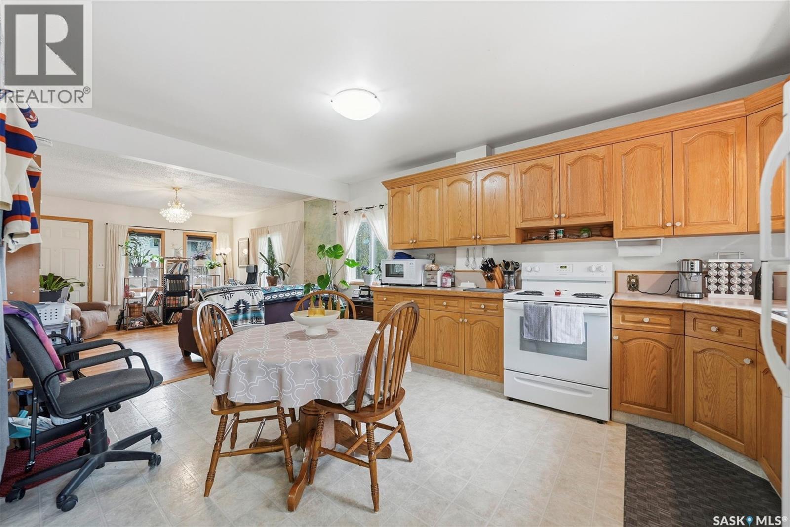 107-109 Shawondasse Drive, Manitou Beach, SK - Indoor