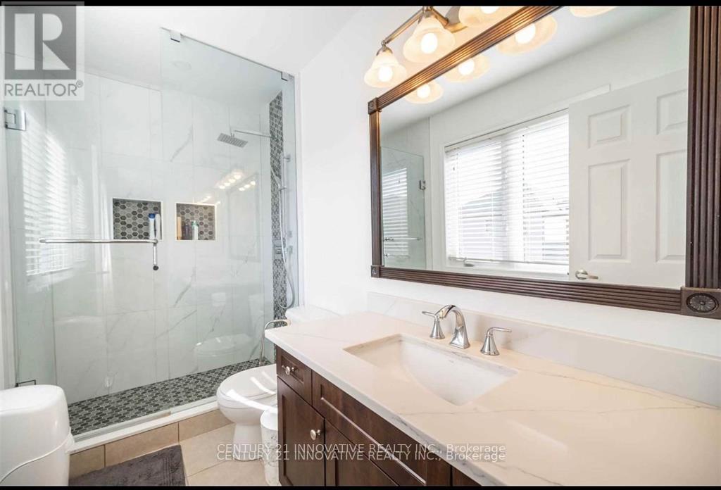 Upper - 165 Emick Drive, Hamilton, ON - Indoor Photo Showing Bathroom