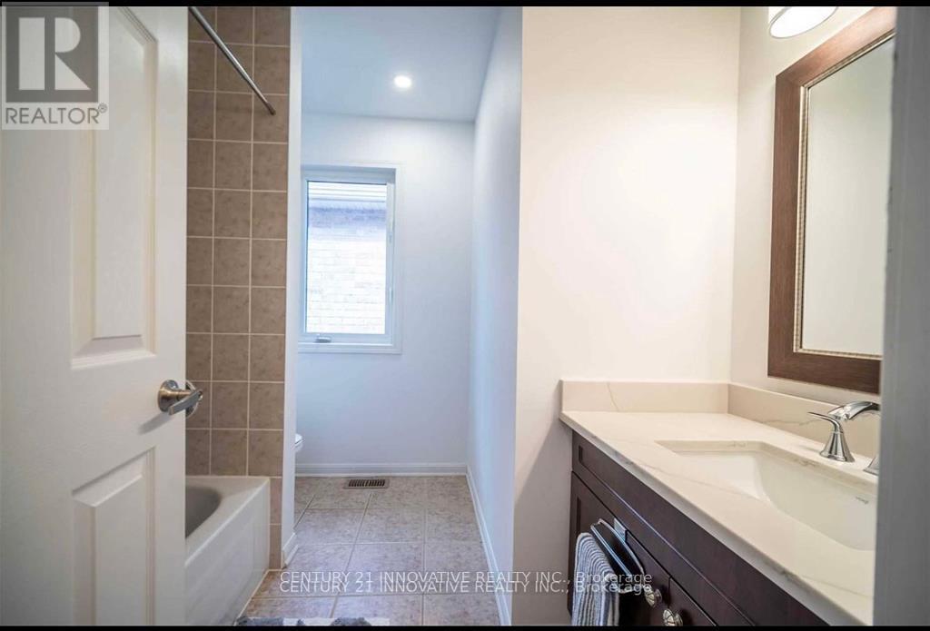 Upper - 165 Emick Drive, Hamilton, ON - Indoor Photo Showing Bathroom