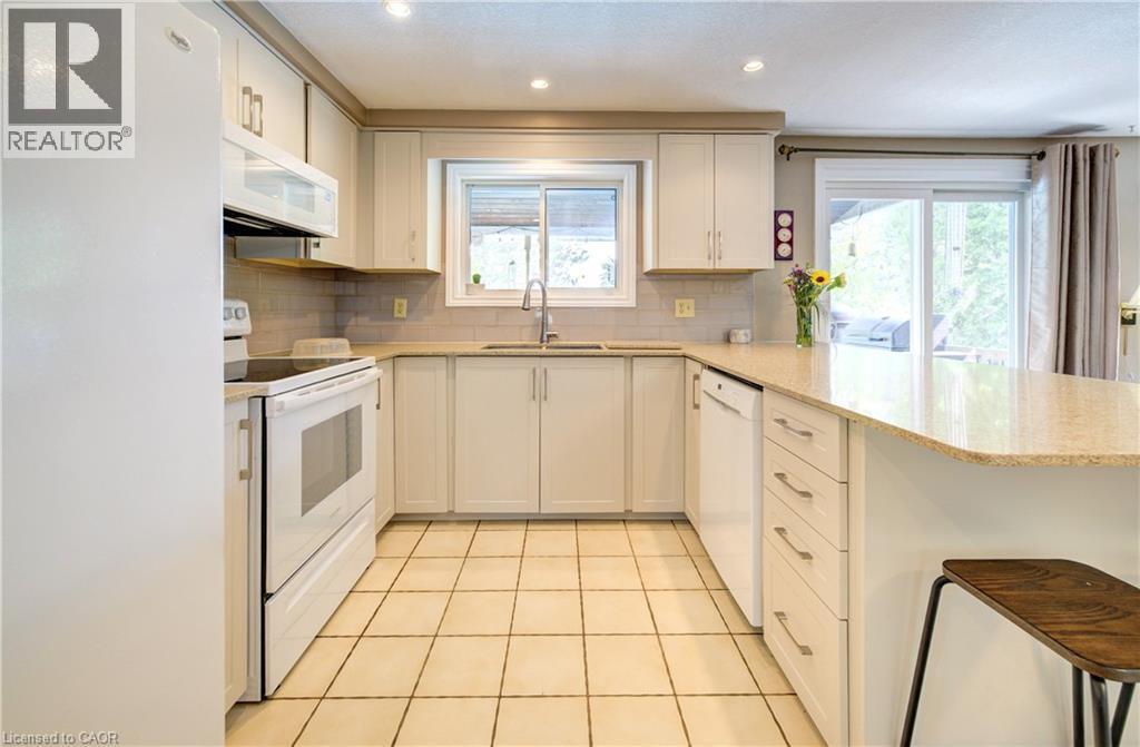341 Cooper Street, Cambridge, ON - Indoor Photo Showing Kitchen