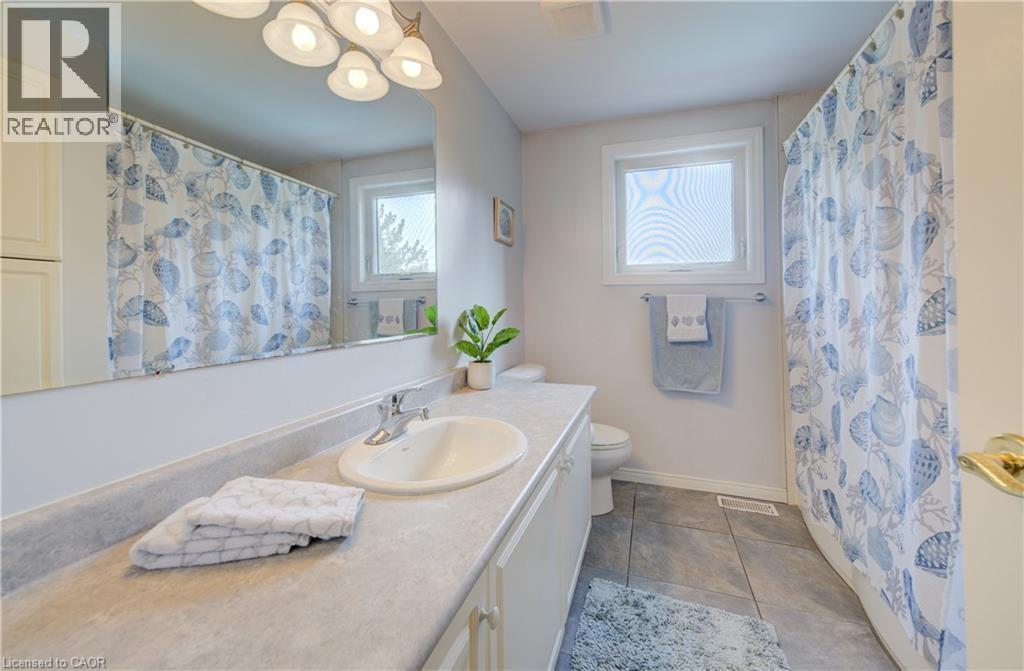 341 Cooper Street, Cambridge, ON - Indoor Photo Showing Bathroom