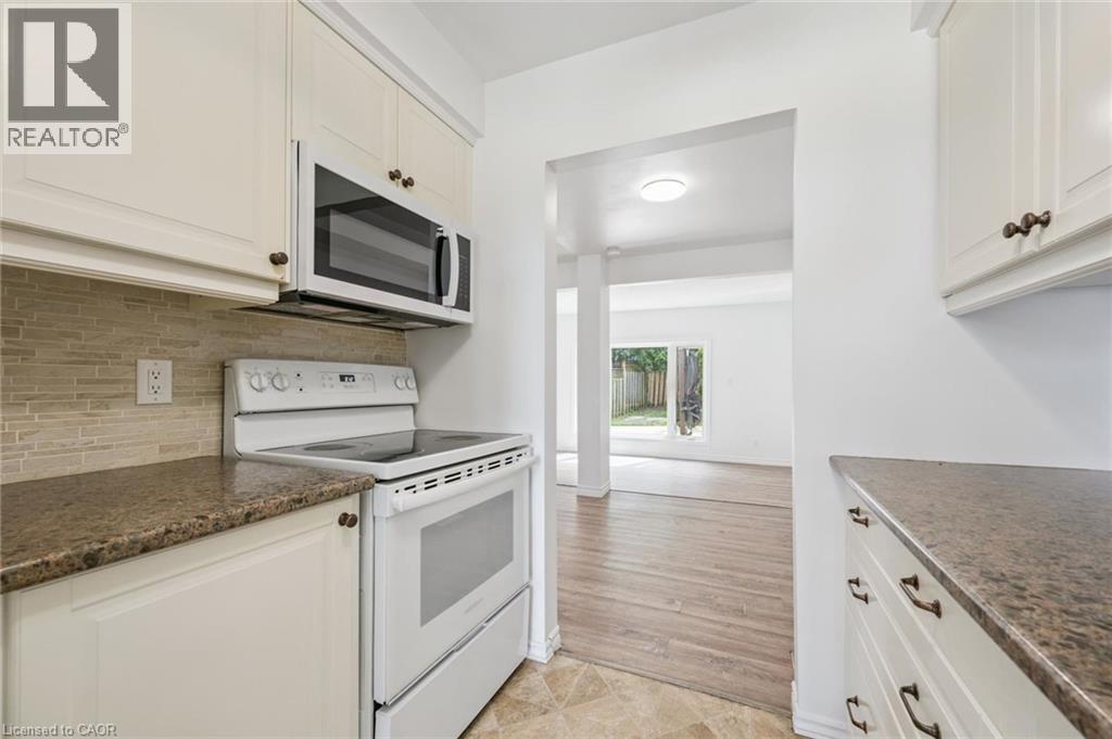 2432 Malcolm Crescent, Burlington, ON - Indoor Photo Showing Kitchen