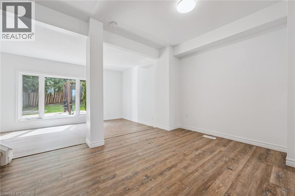 2432 Malcolm Crescent, Burlington, ON - Indoor Photo Showing Other Room