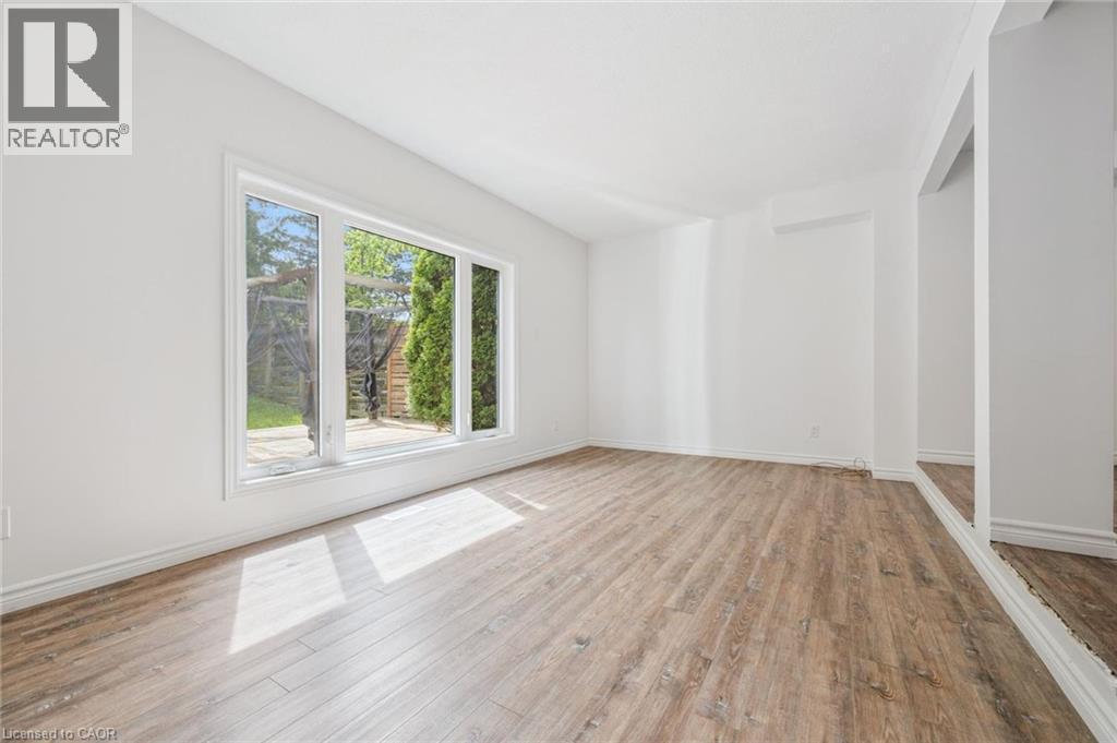 2432 Malcolm Crescent, Burlington, ON - Indoor Photo Showing Other Room