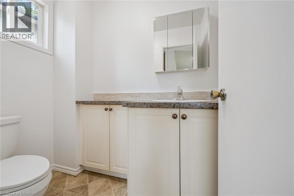 2432 Malcolm Crescent, Burlington, ON - Indoor Photo Showing Bathroom