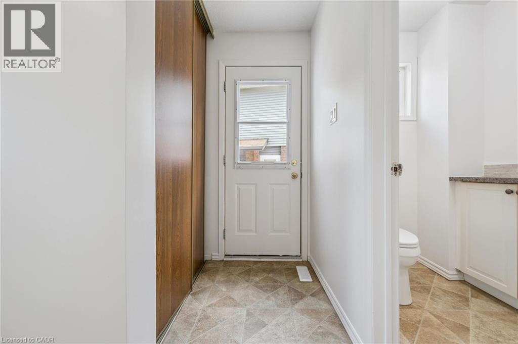 2432 Malcolm Crescent, Burlington, ON - Indoor Photo Showing Other Room