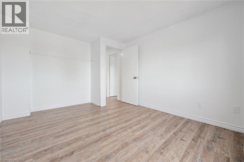 2432 Malcolm Crescent, Burlington, ON - Indoor Photo Showing Other Room