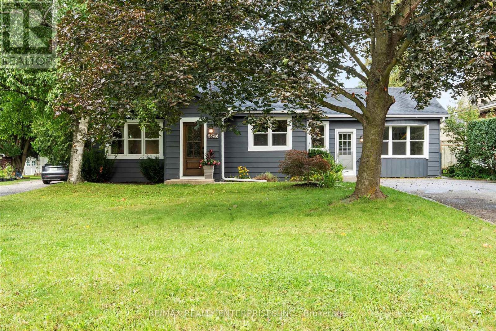 6295 Guelph Line, Burlington, ON - Outdoor With Facade