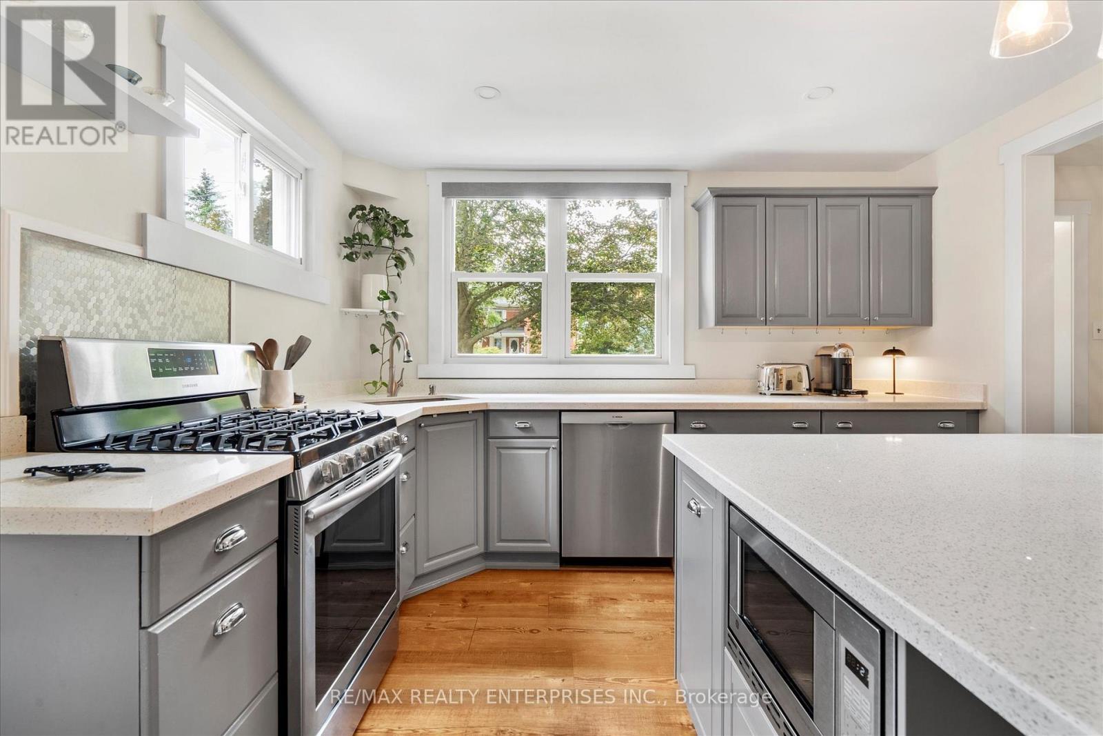 6295 Guelph Line, Burlington, ON - Indoor Photo Showing Kitchen With Upgraded Kitchen