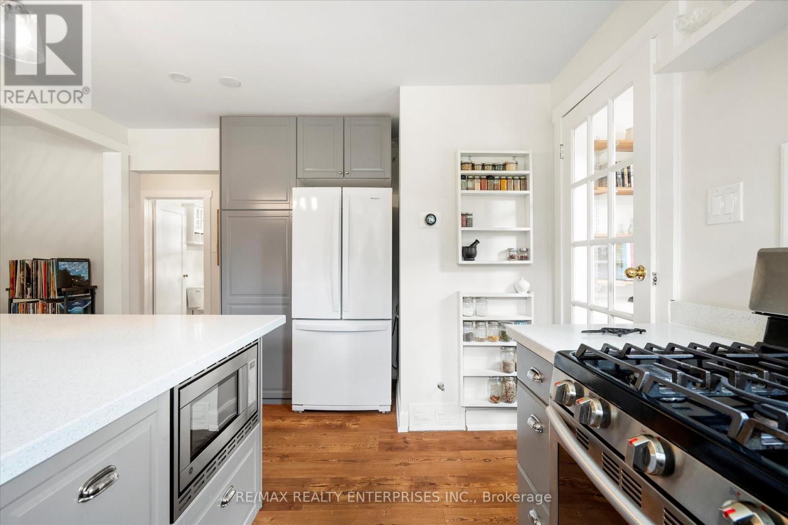6295 Guelph Line, Burlington, ON - Indoor Photo Showing Kitchen With Upgraded Kitchen