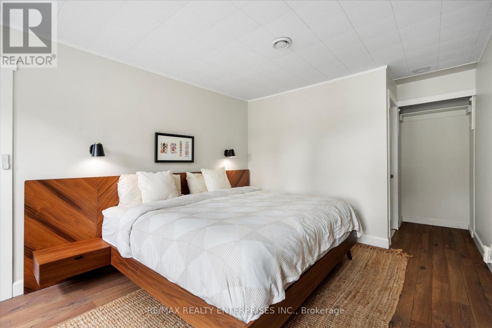 6295 Guelph Line, Burlington, ON - Indoor Photo Showing Bedroom