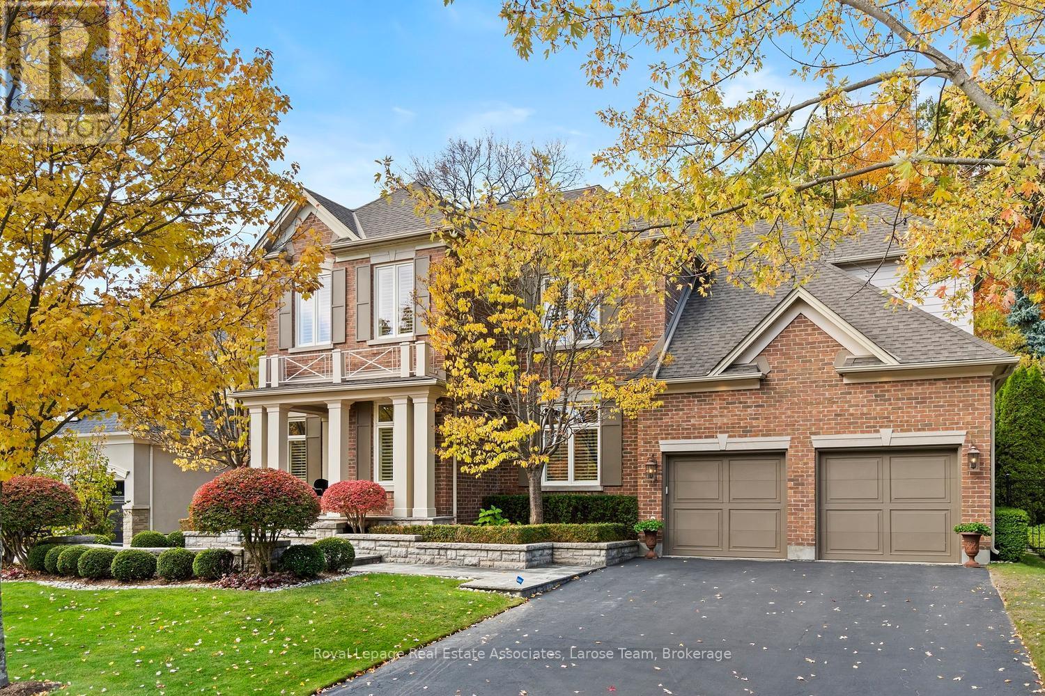 Professionally Landscaped Front Yard - 562 Gladwyne Court, Mississauga, ON - Outdoor With View
