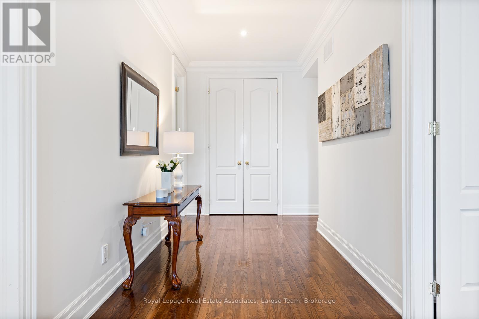 Spacious 2nd Floor Hallway - 562 Gladwyne Court, Mississauga, ON - Indoor Photo Showing Other Room