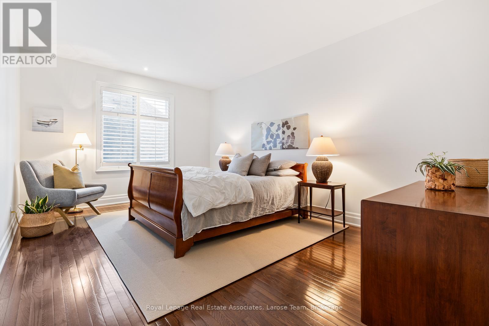 Large 2nd Bdrm with Jack & Jill Ensuite - 562 Gladwyne Court, Mississauga, ON - Indoor Photo Showing Bedroom