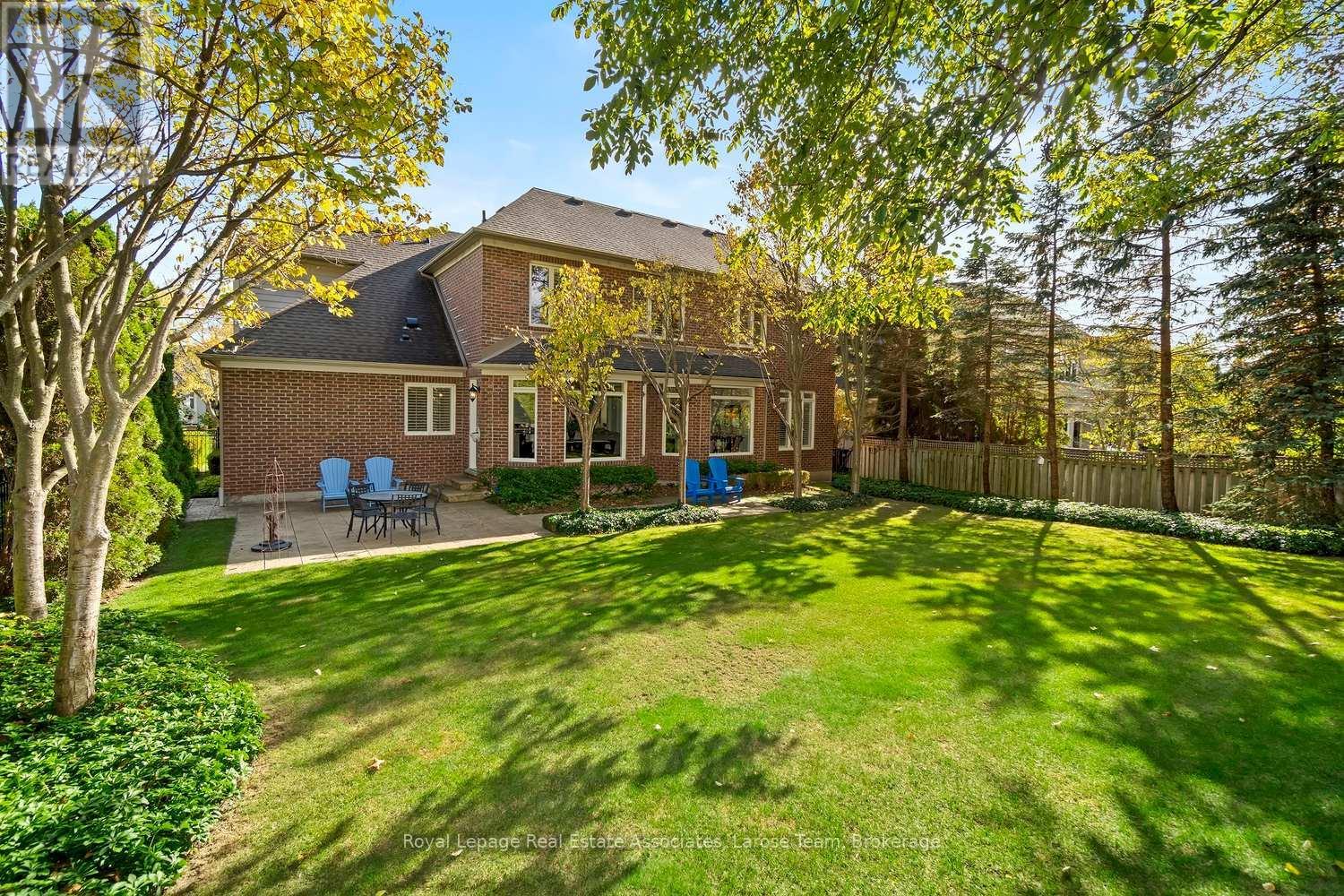 Spacious Backyard for your Dream Oasis - 562 Gladwyne Court, Mississauga, ON - Outdoor