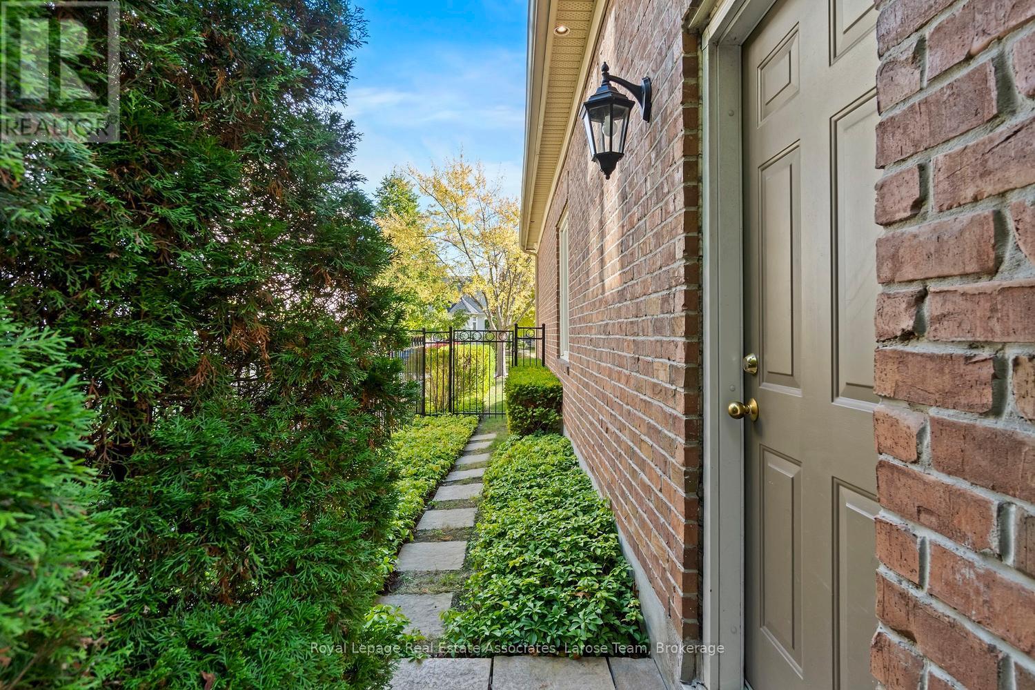 Backyard Side Exit to Front of House & Garage - 562 Gladwyne Court, Mississauga, ON - Outdoor