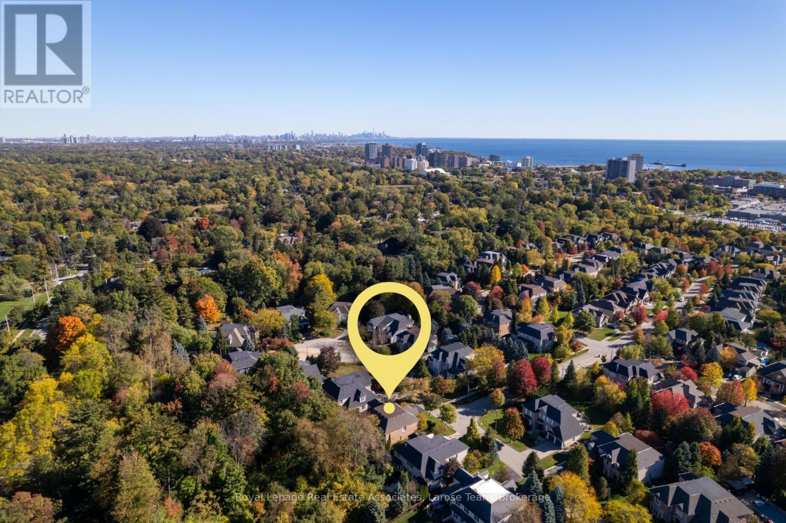Perfectly Situated Near Lake & DT Port Credit! - 562 Gladwyne Court, Mississauga, ON - Outdoor With View