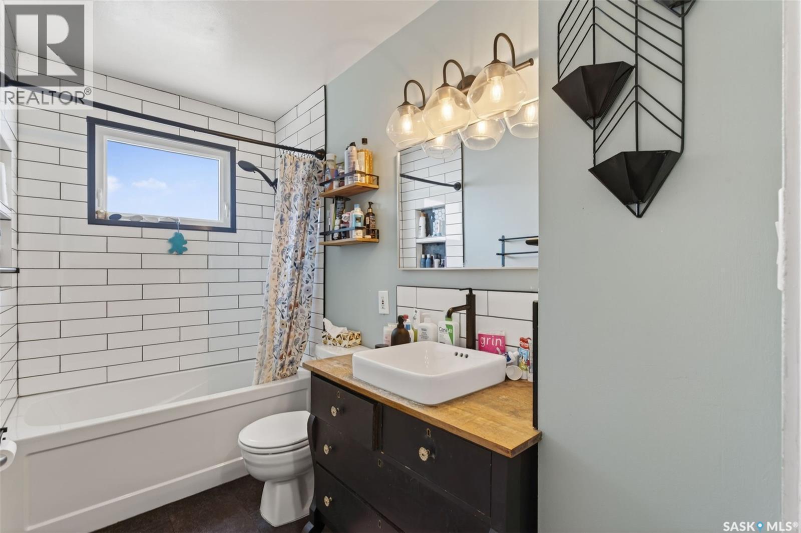 413 Vancouver Avenue N, Saskatoon, SK - Indoor Photo Showing Bathroom