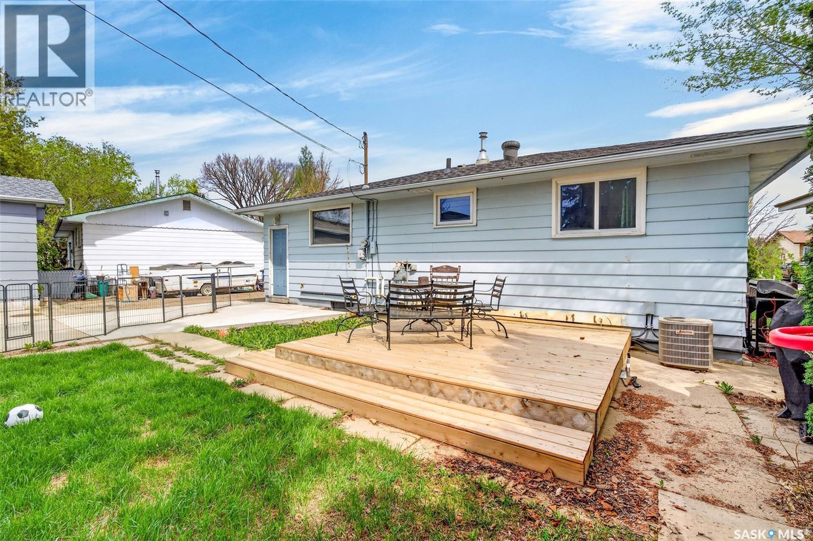 413 Vancouver Avenue N, Saskatoon, SK - Outdoor With Deck Patio Veranda