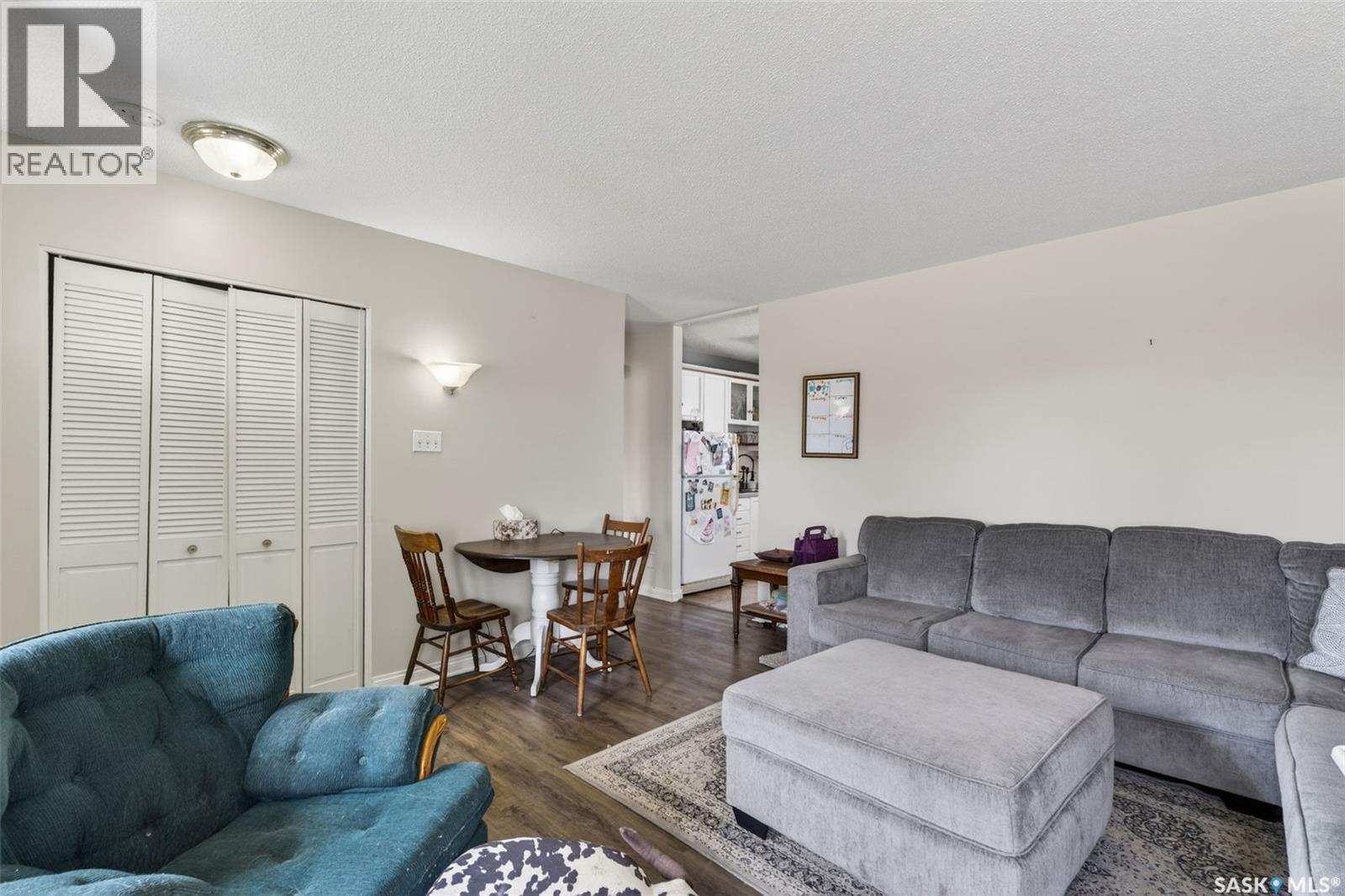 413 Vancouver Avenue N, Saskatoon, SK - Indoor Photo Showing Living Room