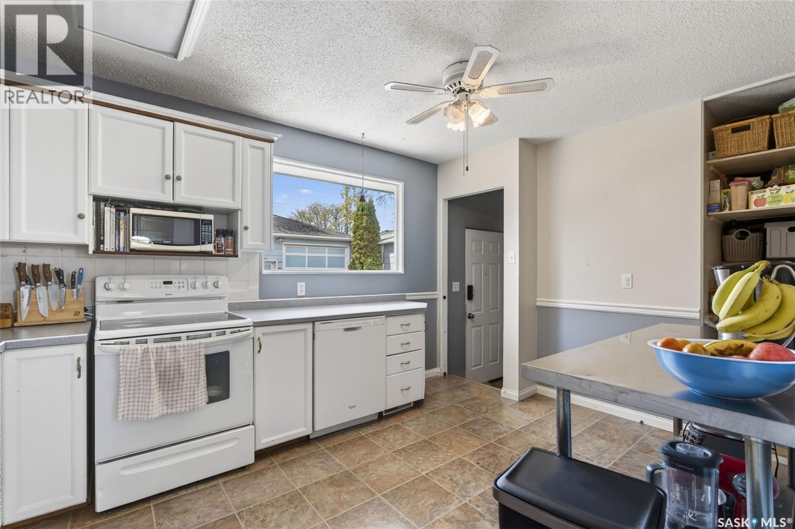 413 Vancouver Avenue N, Saskatoon, SK - Indoor Photo Showing Kitchen